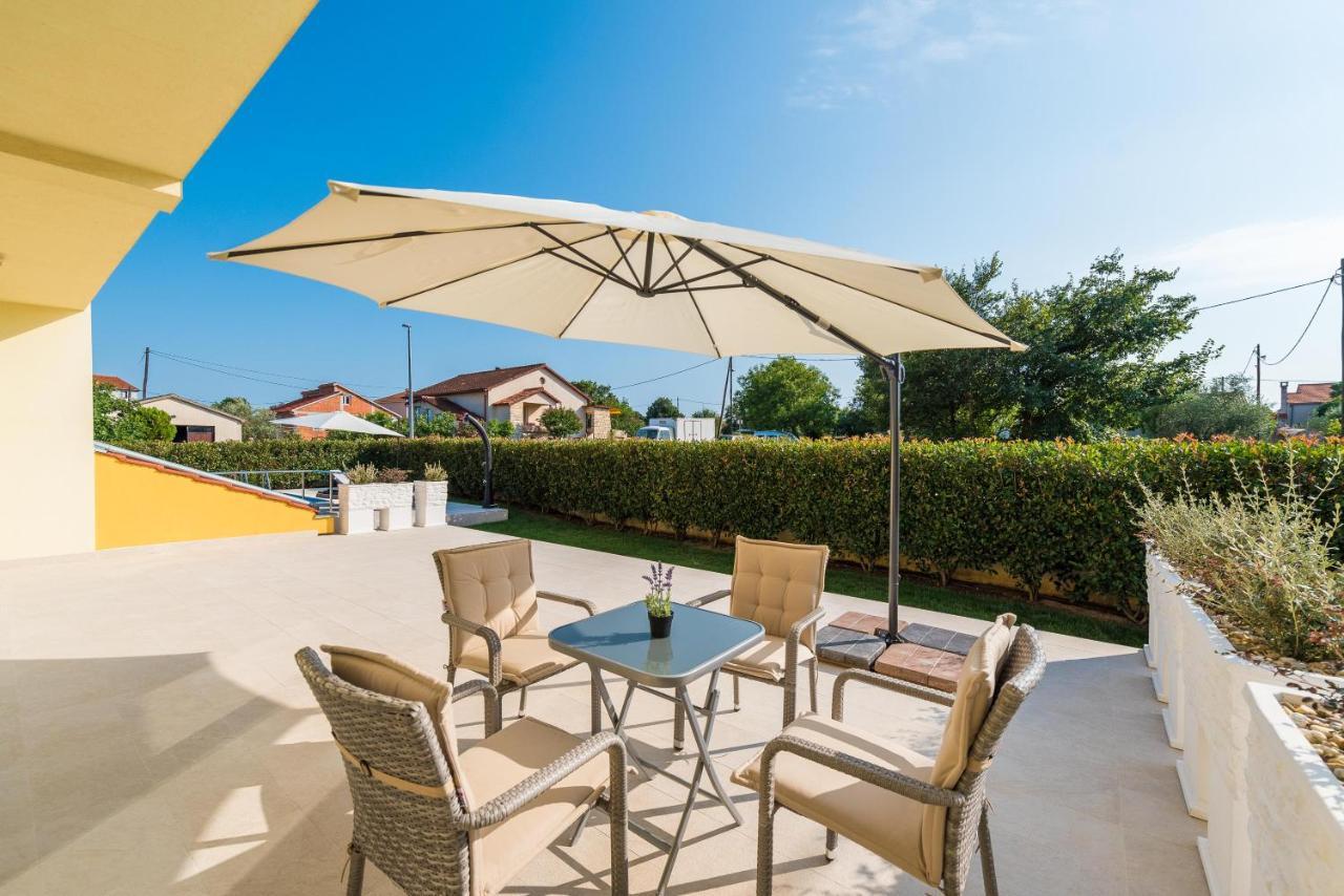 Villa Petra S Bazenom, Rostiljem I Parkingom Zadar Eksteriør billede