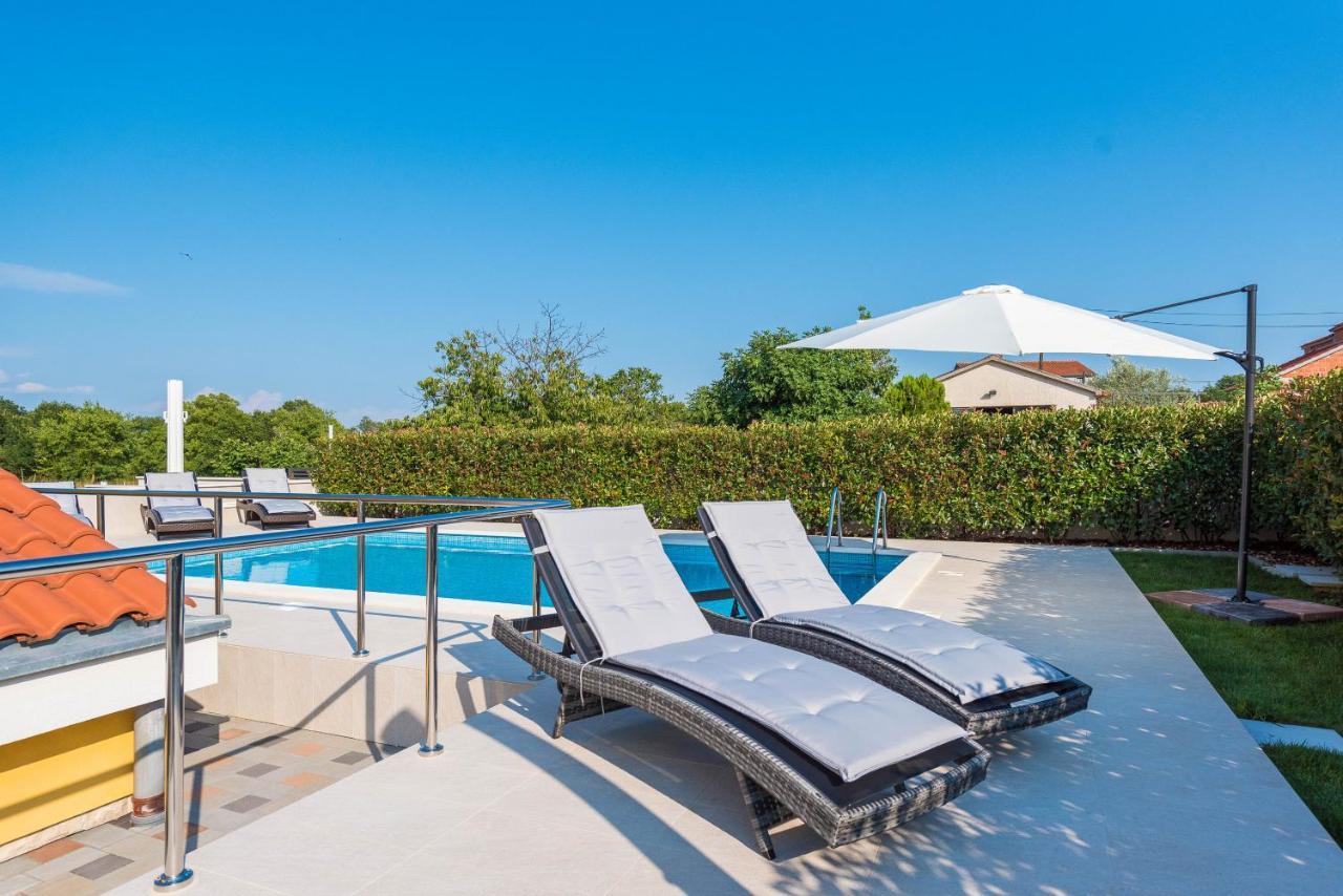 Villa Petra S Bazenom, Rostiljem I Parkingom Zadar Eksteriør billede