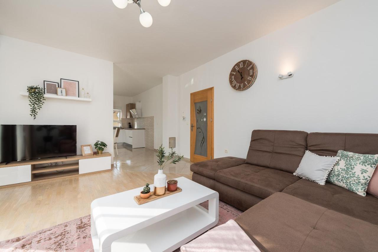 Villa Petra S Bazenom, Rostiljem I Parkingom Zadar Eksteriør billede