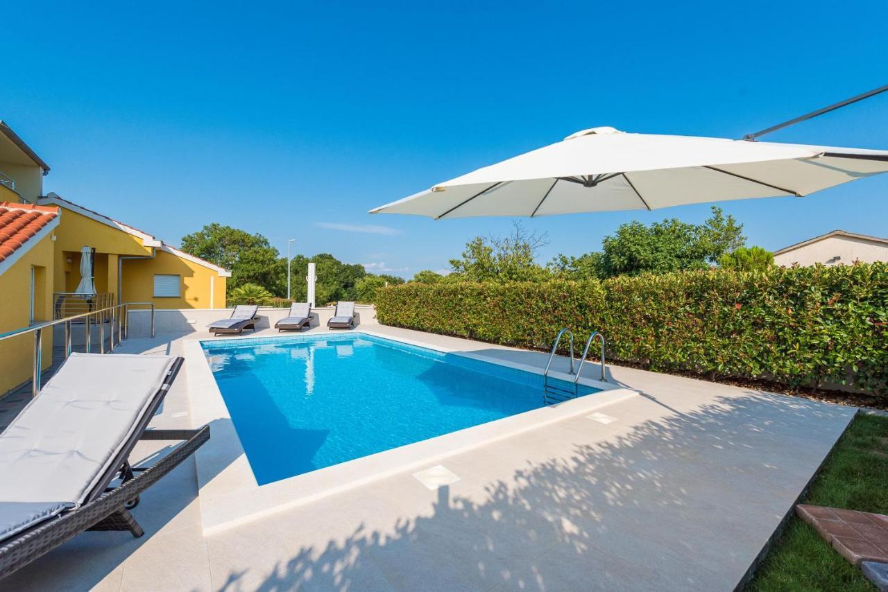 Villa Petra S Bazenom, Rostiljem I Parkingom Zadar Eksteriør billede