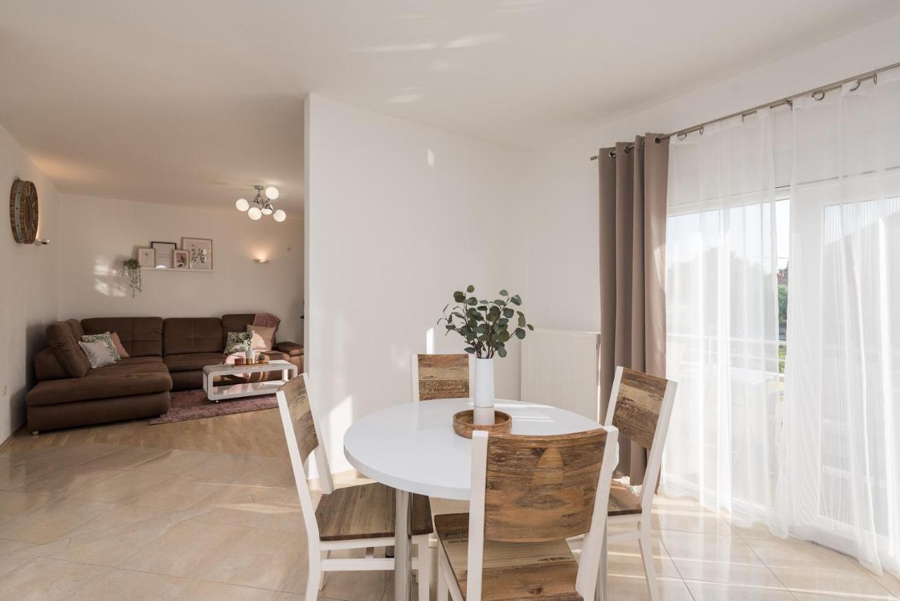 Villa Petra S Bazenom, Rostiljem I Parkingom Zadar Eksteriør billede